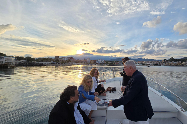 Taormina: Sunset Boat Tour with Aperitif