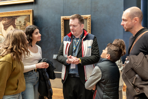 París: Tour familiar privado del Louvre para niños con ticket de entradaVisita guiada en inglés o francés