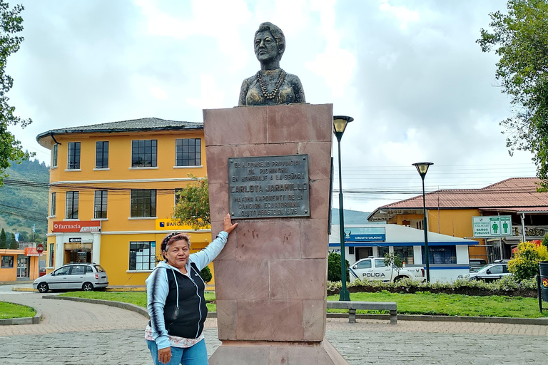 From Quito: Pululahua Crater + Calacalí (Carlota Jaramillo)