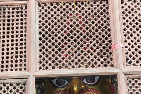 Visite du patrimoine de Katmandou sans espèces avec découverte de la cuisine localeCircuit patrimonial à Katmandou sans espèces avec visite culinaire locale