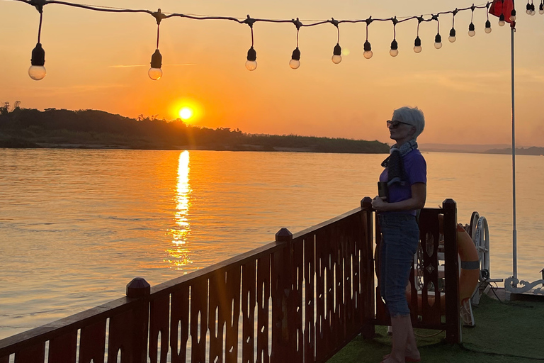Vientiane: Mekong River Sunset Cruise with Snacks & Drinks