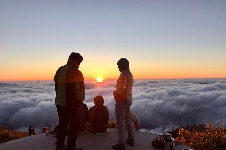 Madeira: Guided Peak Crossing: Pico do Arieiro to Pico Ruivo