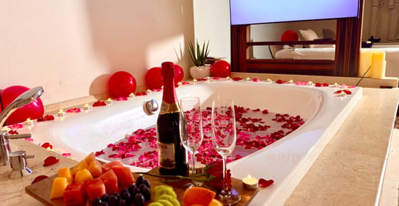 Dubai&#39;s Viral Flower Bath and Massage at Oasis Mall