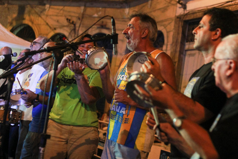 Rio de Janeiro: impreza samby w Pedra do Sal z caipirinhąRio de Janeiro: impreza samby Pedra do Sal z caipirinhas