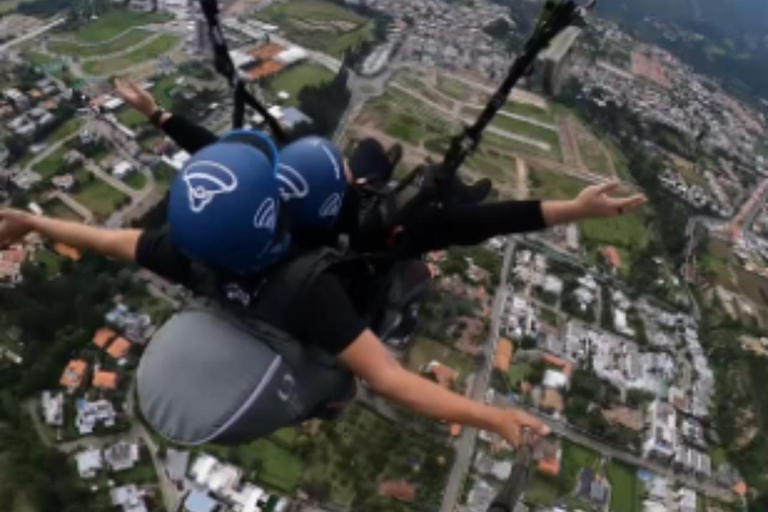 Quito: Tandem Paragliding Flight