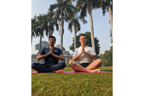 Delhi: Yoga in de Lodhi-tuin