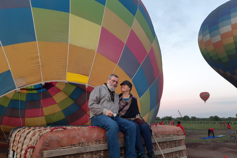 Teotihuacán Ganztag: Ballonfahrt + Pyramiden- und Guadalupe-Kirchen-Tour