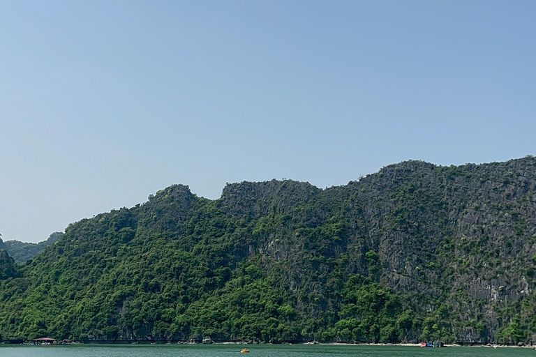 2-tägige Ha Long Bay Island Cruise Tour mit einem 3-Sterne-Kreuzfahrtschiff