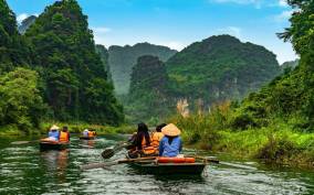 Hoa Lu, Tam Coc, & Mua Cave Day Trip with Lunch & Limousine