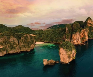 Phuket: Phi Phi Island Sunrise Group Speedboat Tour