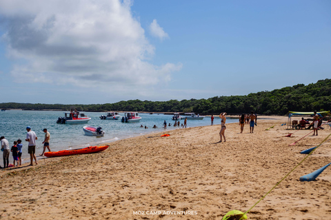 Maputo: Santa Maria Beach Cruise with Snorkeling & Brunch