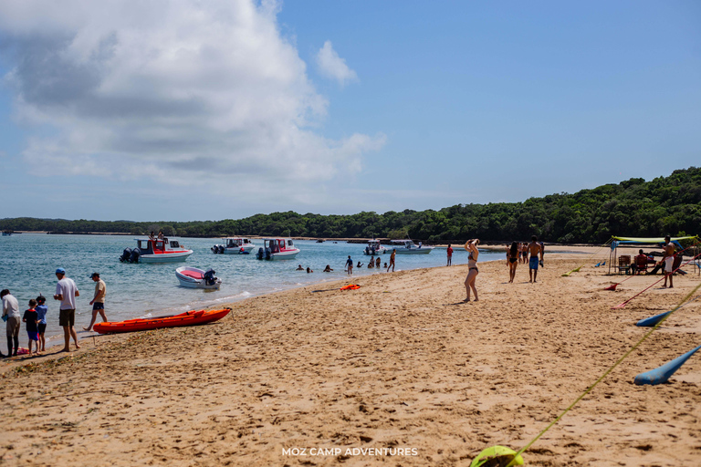 Maputo: Santa Maria Beach Cruise with Snorkeling & Brunch