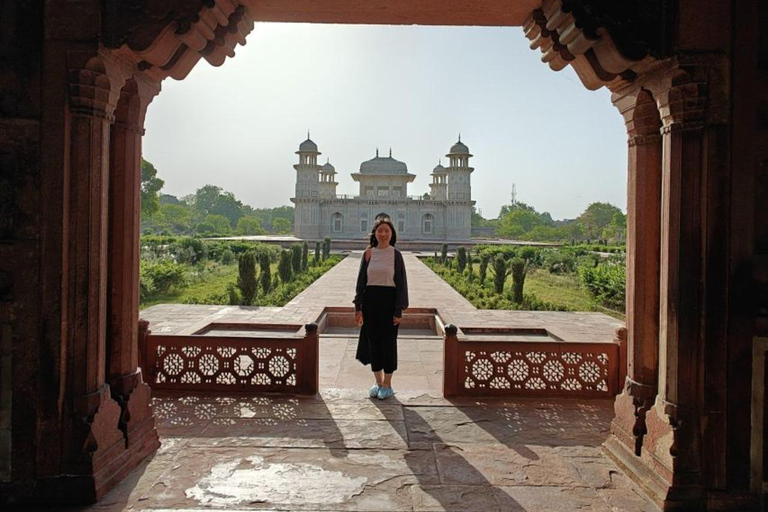 From Delhi: Taj Mahal Sunrise Tour with Skip-the-Line Ticket Private Car & Tour Guide Only