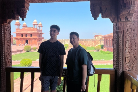 Privado Taj Mahal y Fuerte Fatehpur Sikri Desde Delhi En CocheVisita con coche y guía