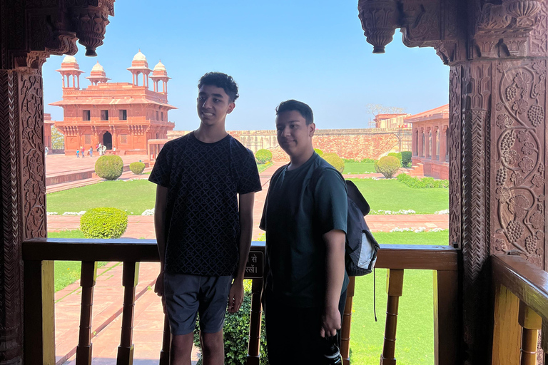 Taj Mahal et Fort Fatehpur Sikri en voiture privée depuis DelhiCircuit tout compris