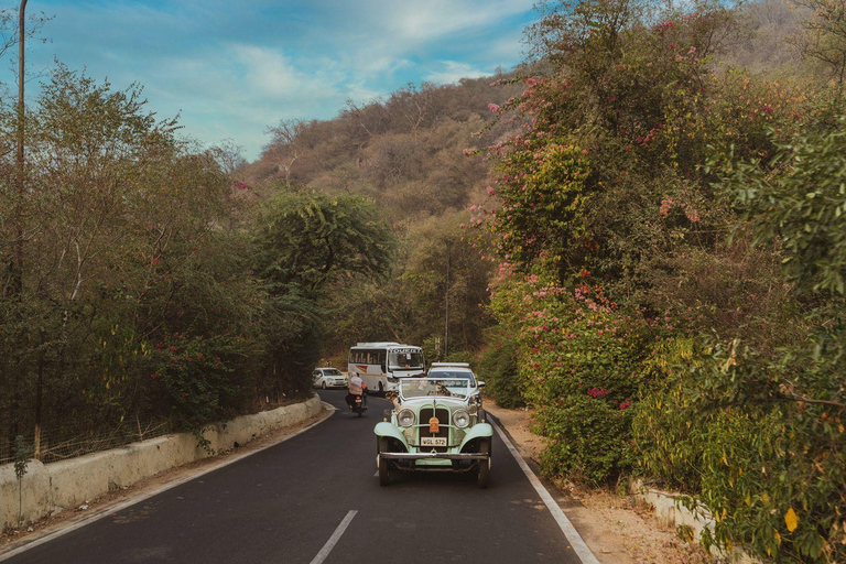 Jaipur: Wycieczka po mieście z odbiorem zabytkowego samochodu