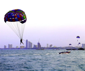 Pattaya: Parasailing em Koh Larn e viagem de 1 dia à praia com almoço