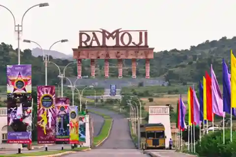 Private Daytrip to Ramoji Film City and Sanghi Temple by Car