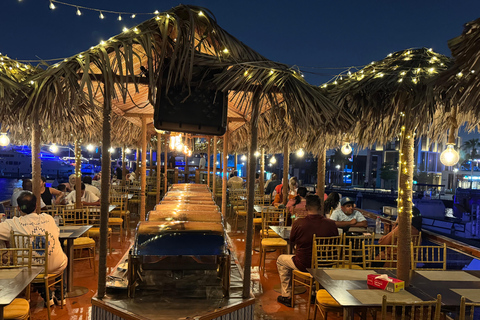 迪拜河阿拉伯独桅帆船巡游、小型游艇码头表演、自助餐和饮料选项迪拜河游船+晚餐+现场舞蹈表演（不含接送服务）