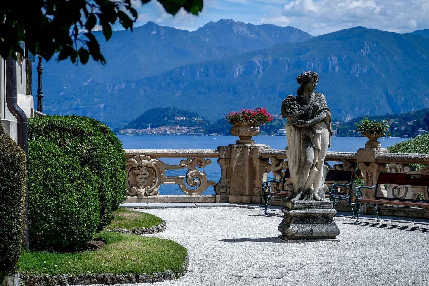 From Milan: Lake Como Day Trip Bellagio and Villa Carlotta - From Milan: Lake Como Small Group Tour