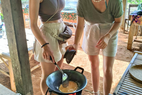 Khao Sok: Rafting de bambu privativo e aventura culinária na selva