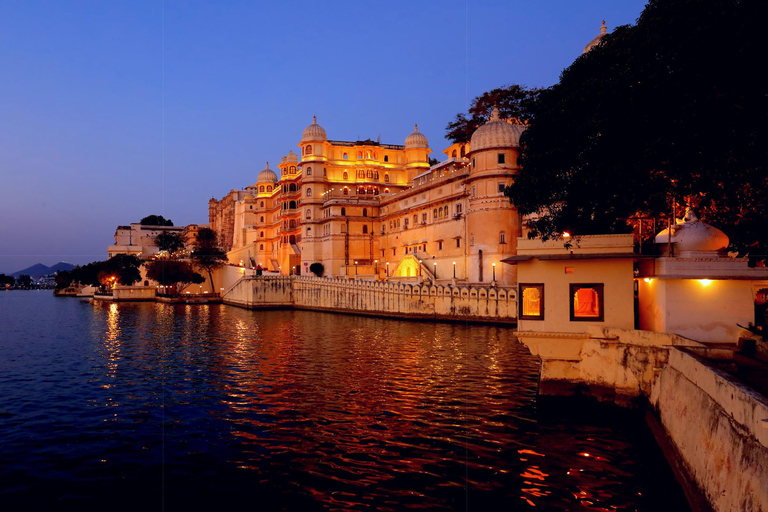 Udaipur: Palace of Udaipur &amp; Jagdish Temple Walking TourUdaipur: Palace of Udaipur and Jagdish Temple Walking Tour