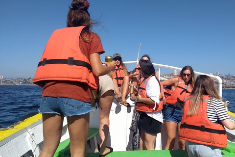 Valparaíso Sunset Sightseeing Tour: Speedboat, Viewpoints, Traditional Bars, and Beer PRIVATE SUNSET BOAT TOUR DURING THE WEEK