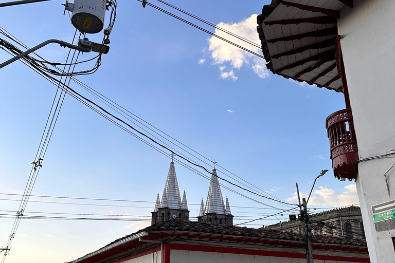 Medellín: 2-Day Jardín and Tapartó Tour with Accommodation