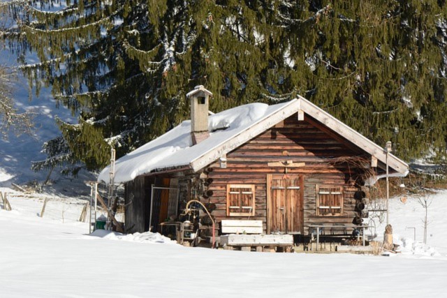 Visit Snowshoeing night trip an Alpine Refuge in Les Menuires