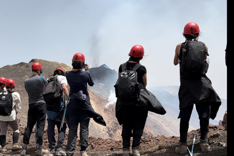 Mount Etna: from Catania with pickup to the summit of Mount Etna up to 3400 meters by 4x4 jeep Etna: from Catania by pickup to the summit of Mount Etna, up to 3400 meters by 4x4 jeep