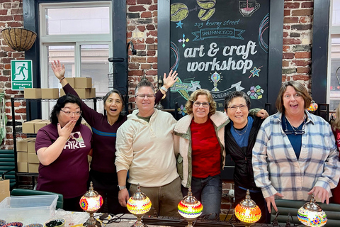 San Jose: laboratorio di lampade a mosaico turcheSan Jose: Laboratorio di lampade a mosaico turche