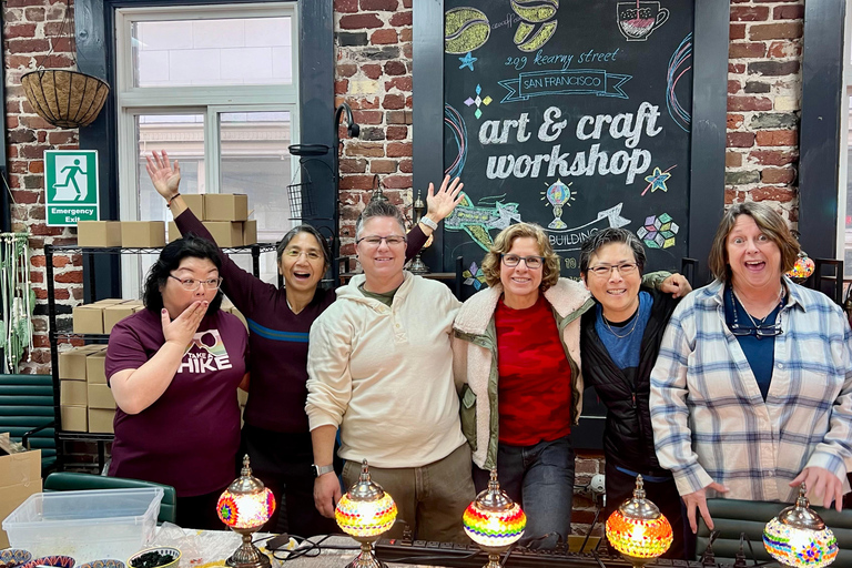 San Jose: laboratorio di lampade a mosaico turcheSan Jose: Laboratorio di lampade a mosaico turche