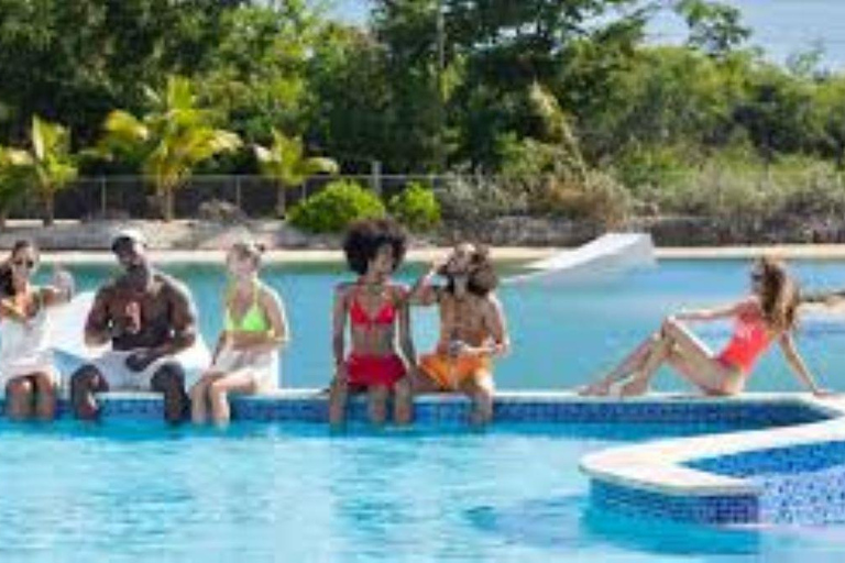 Prywatny: bilet wstępu do parku wodnego Punta CanaPrywatny bilet wstępu do Punta Cana Water Adventure Park