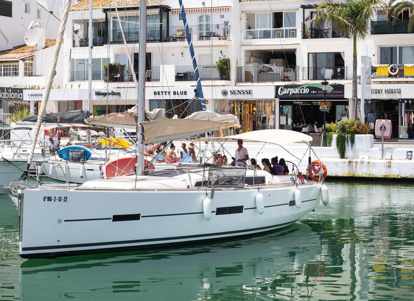 Marbella: Sejlads og delfinkiggeri med snacks og drinks