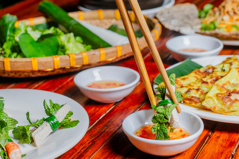 Hoi An Bites Food Tour with 15+ Tastings