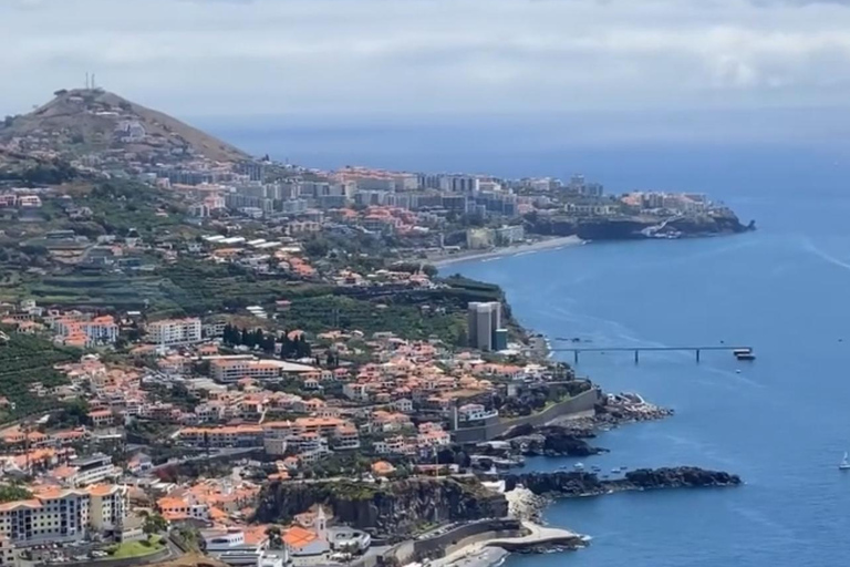 Skywalk et visite du village de pêcheurs en tuk-tuk (Cabo Girão)