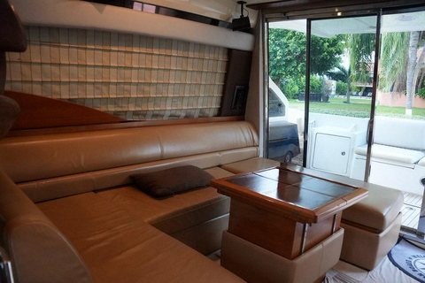 Cancún: Prywatny jacht Azimut 47 Fly - 6 godzin na Isla MujeresCancún: Prywatny jacht Azimut 47 Fly – 6 godzin na wyspę Isla Mujeres