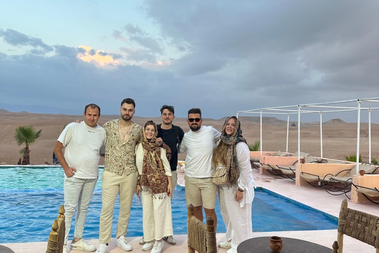 Marrakech : Dîner magique dans le désert d'Agafay, piscine, spectacles et musiqueMarrakech : Dîner magique dans le désert d'Agafay, musique live et spectacles