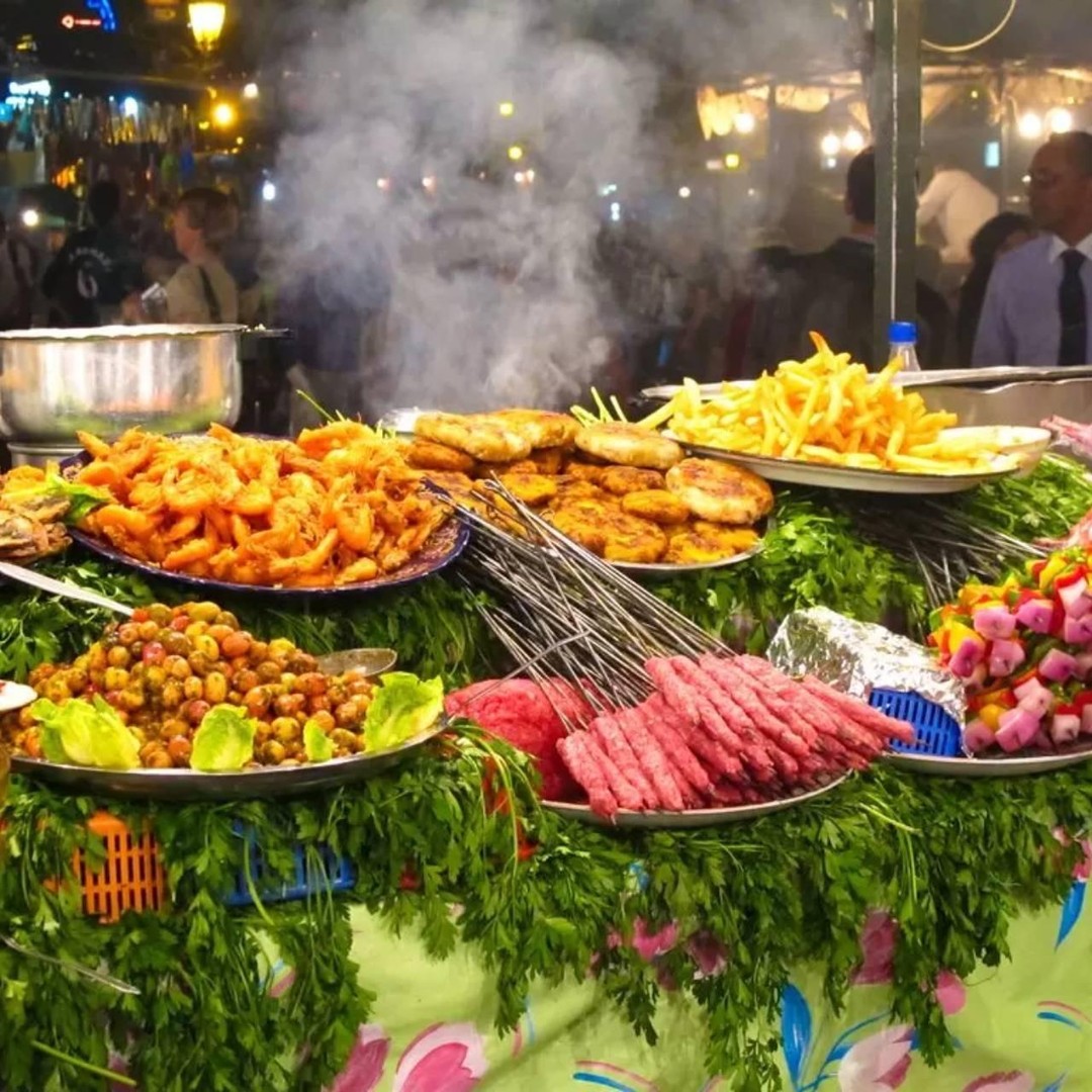 Découvrez la médina de Fès après la tombée de la nuit avec une dégustation de street food
