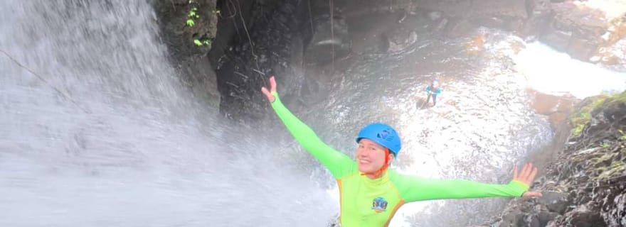 Chute d'eau de Gitgit Bali : Aventure canyoning avec déjeuner