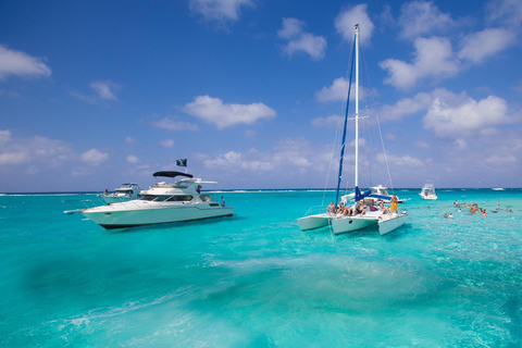 Isla Mujeres: Catamaran, snorkelen, open bar en buffetCatamaran met open bar (zonder eten)