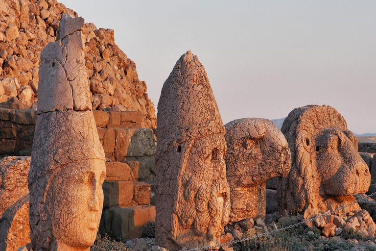 Da Istanbul: Göbekli Tepe e Monte Nemrut Tour di 2 giorniDa Istanbul: tour giornaliero di Göbekli Tepe e Şanlıurfa