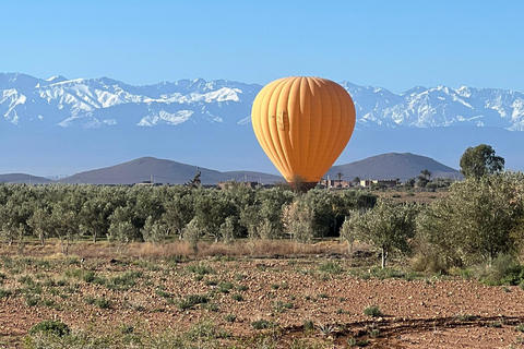 Marrakech : Vol en montgolfière, petit déjeuner berbère et balade à dos de chameau