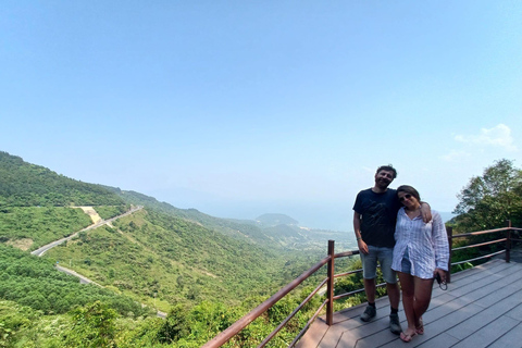 Desde Hue: Traslado privado a Hoi An con el Puente de Oro