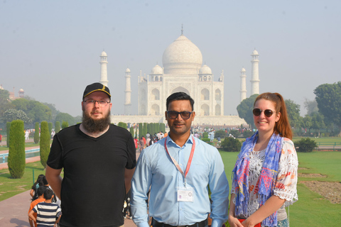 Guided walking agrafort, jama masjid & tajhmahal tour Cab + Guide