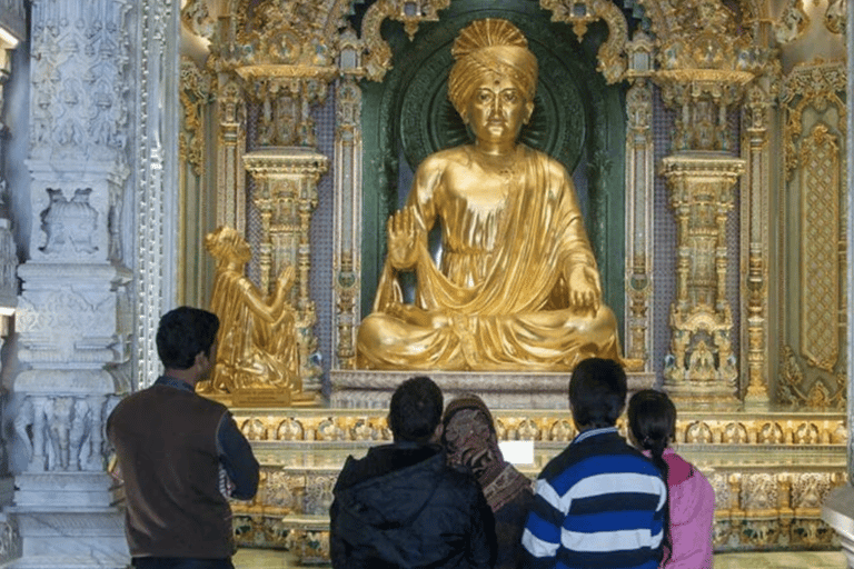 Delhi: Akshardham Temple Tour with Light & Water Show Akshardham Water & Light Show with Car+Guide.