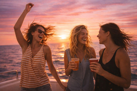Vilamoura: Sunset Boat Party with a DJ and Open Bar