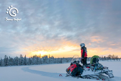 Vanuit Rovaniemi: Sneeuwscootersafari in de Arctische wildernis