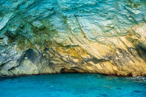 Zakynthos: Shipwreck Beach and Blue Local Caves Boat Cruise