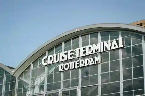 クルーズターミナルロッテルダム豪華バンによるプライベートツアー